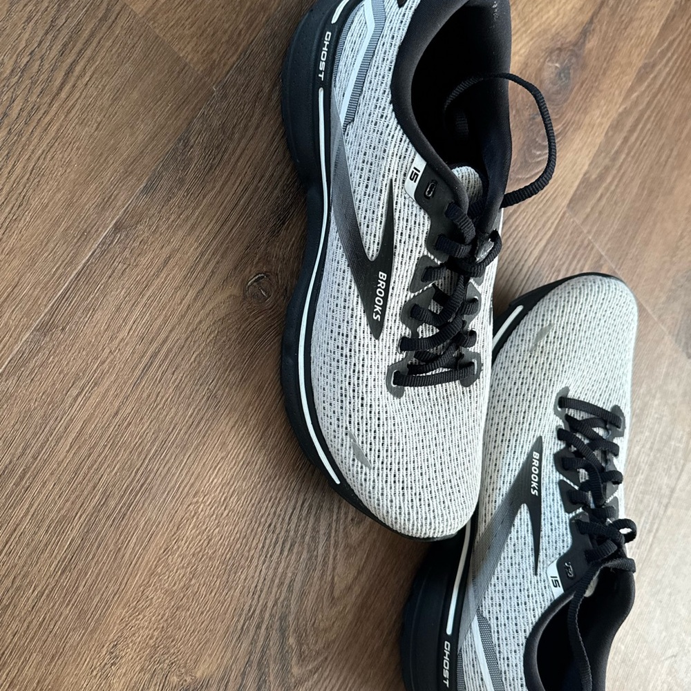 Brooks Ghost 15 Men's Gray and Black Athletic Shoes - Picture 4 of 4